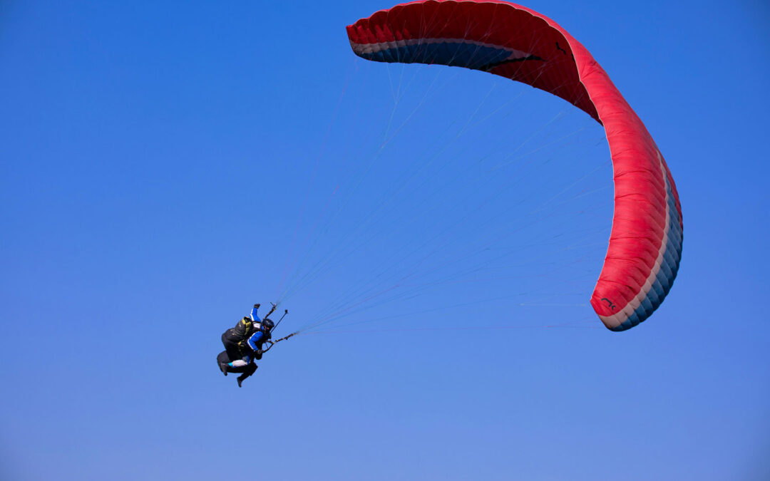 Perigo nos Céus: Por que Não Voar de Parapente Perto de Aeroportos?