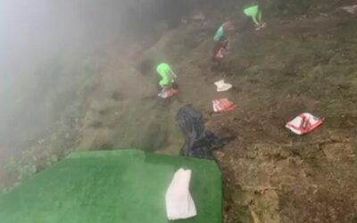 Finalização do plantio de grama na área da rampa