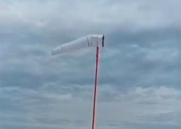 Recolocação da biruta do prédio