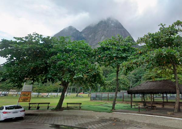 Poda de árvores na sede do CSCVL
