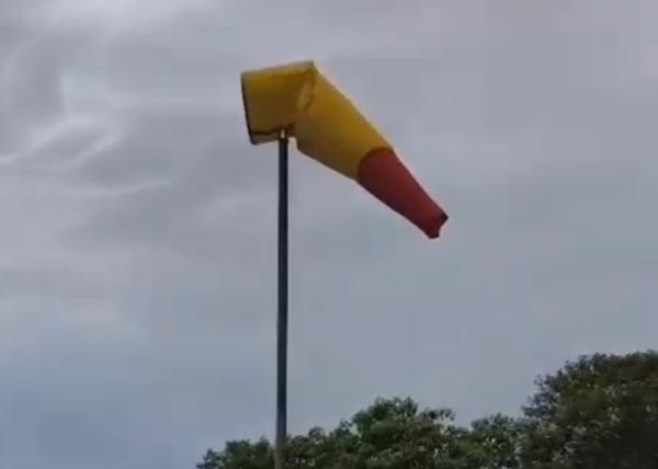 Reposição da biruta da rampa