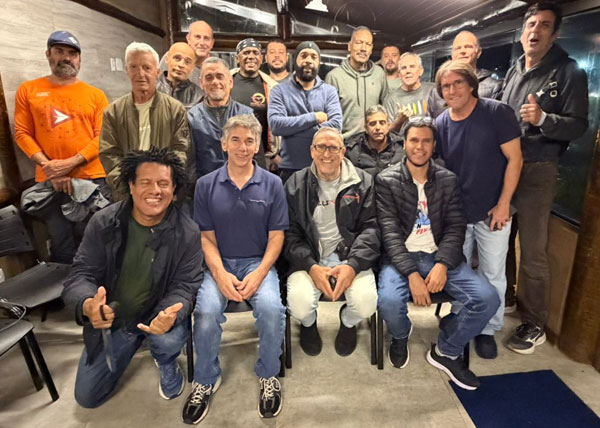 Reunião com instrutores de Asa-delta